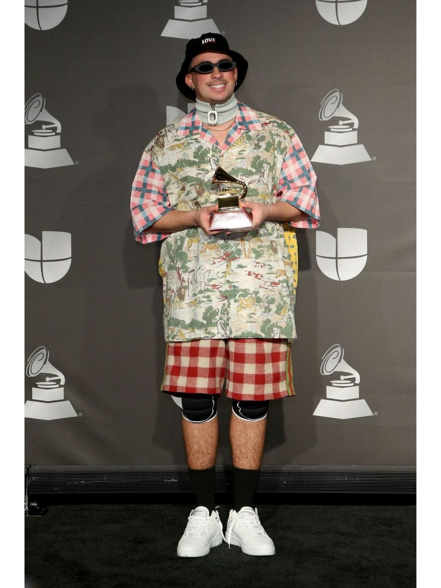 Los mejores momentos de moda de Bad Bunny a lo largo de los años