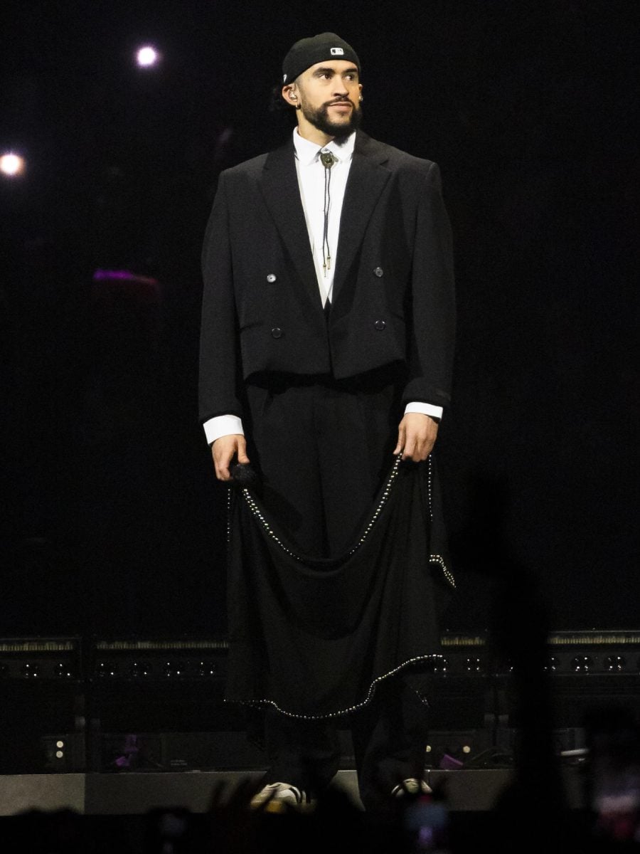 Los mejores momentos de moda de Bad Bunny a lo largo de los años