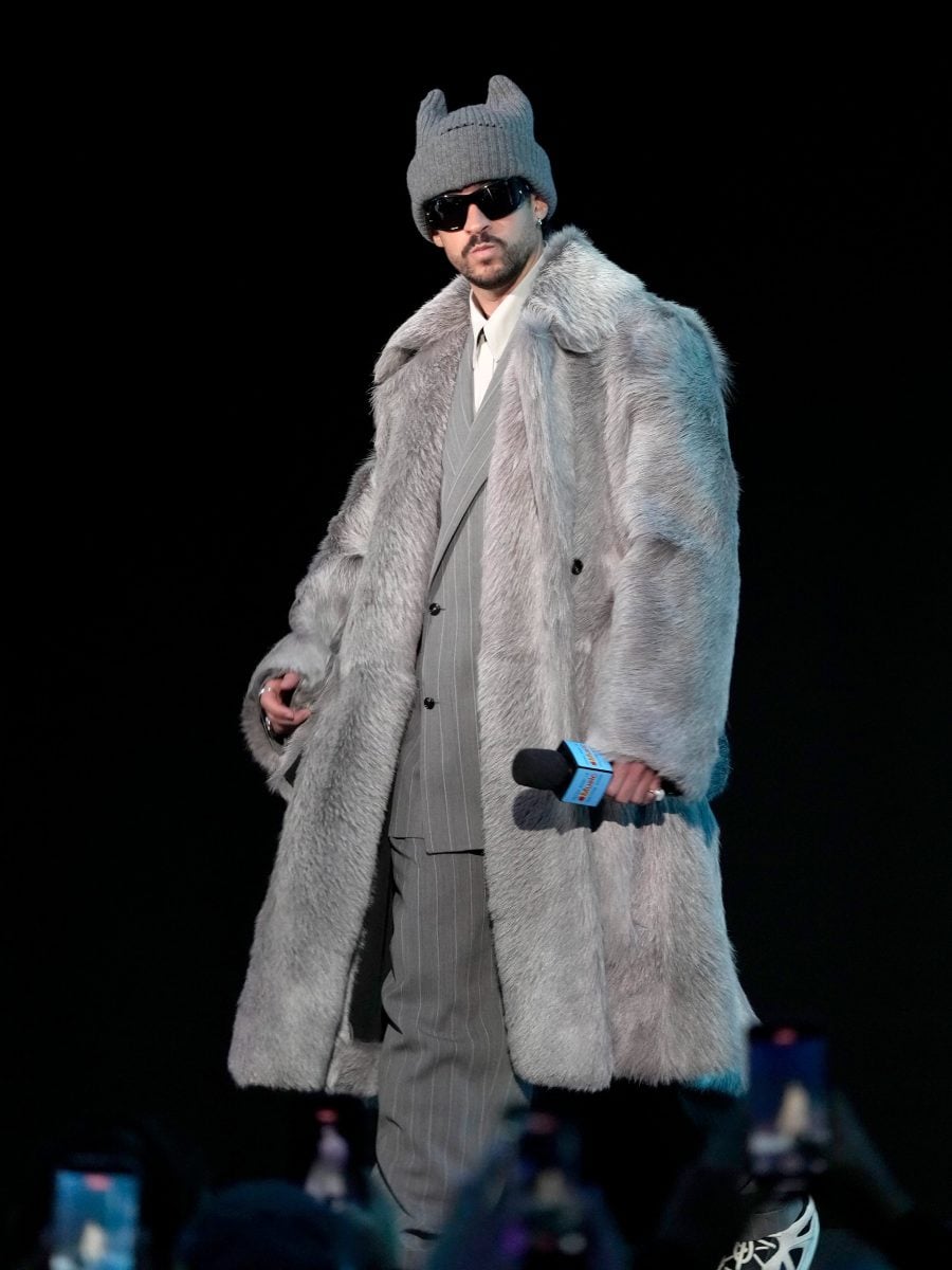Los mejores momentos de moda de Bad Bunny a lo largo de los años