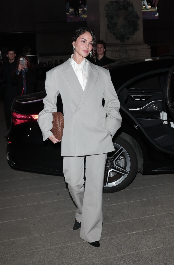 Eiza González y el sofisticado triunfo del Grandpa Core