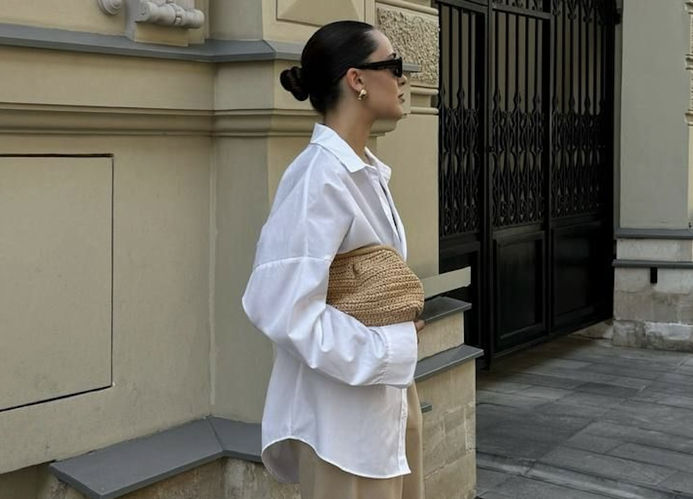 Pantalones beige: así se combinan esta temporada