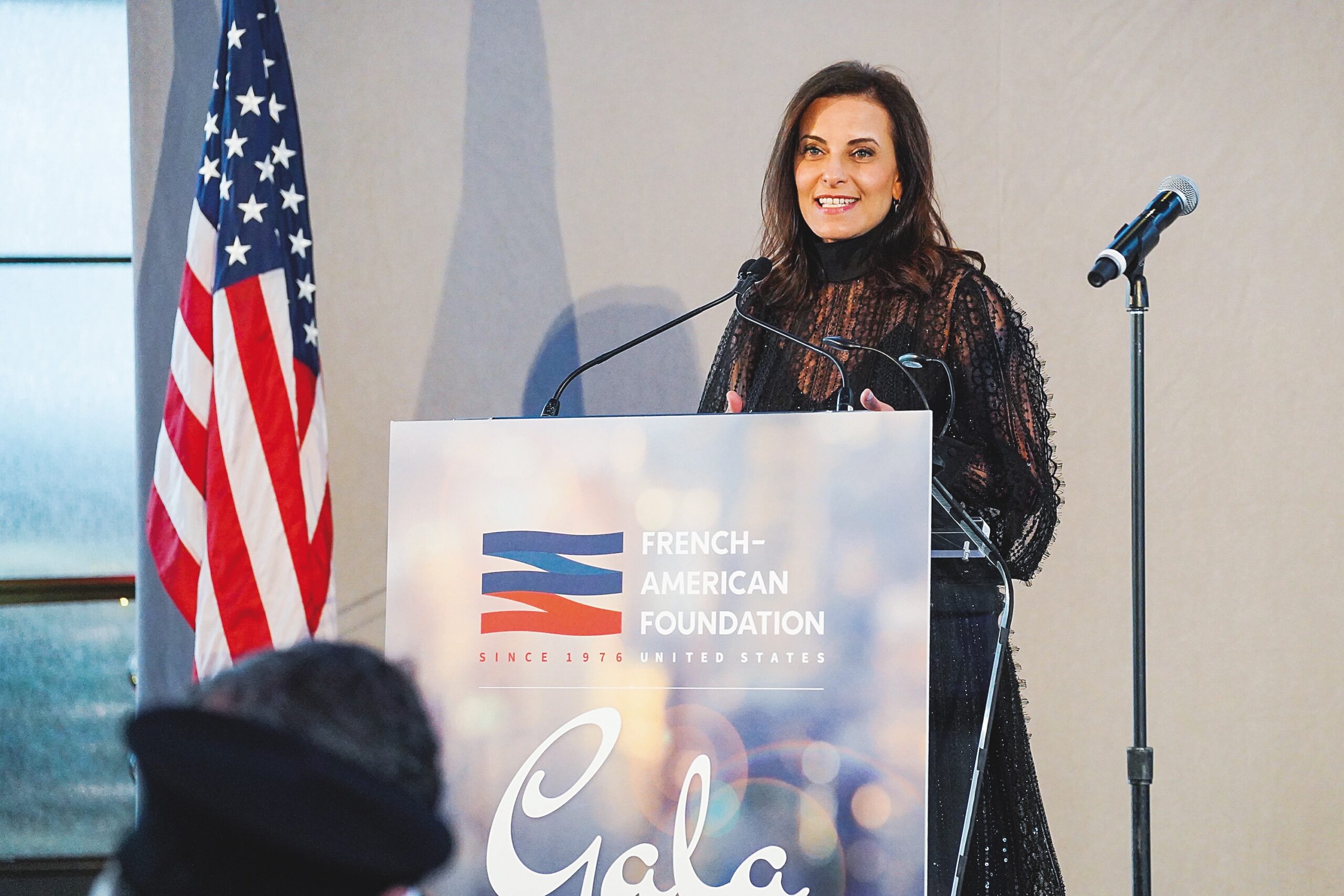 Dina Powell McCormick en conferencia de prensa