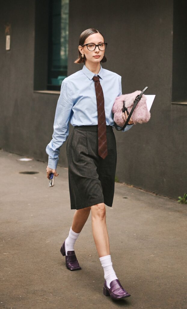 Traje con bermudas: look de oficina primaveral