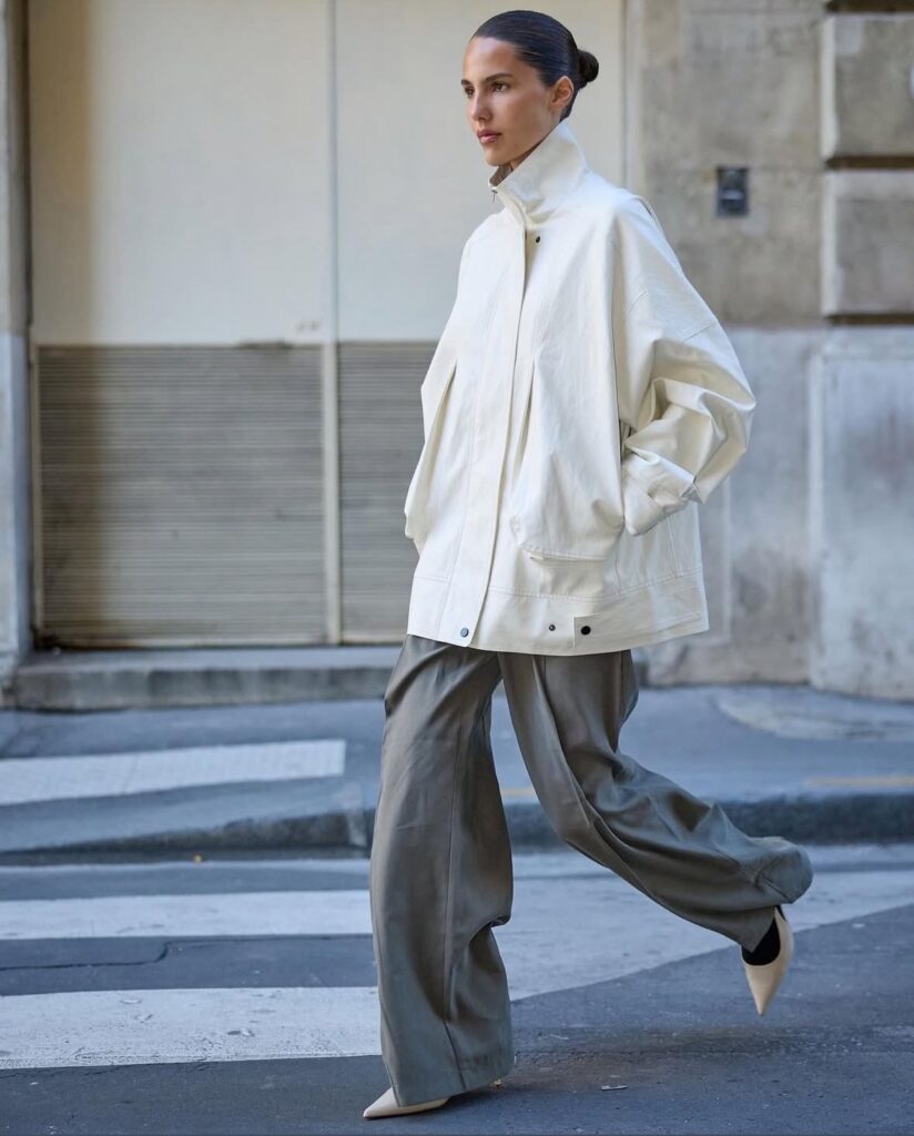 El poder minimalista de la chaqueta blanca
