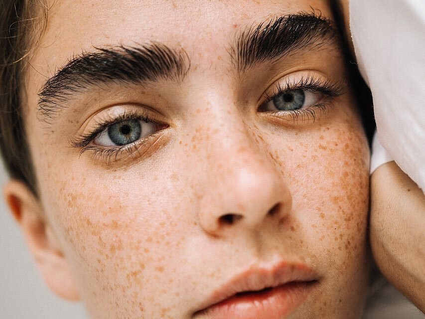 Cejas en tendencia primavera/verano 2026