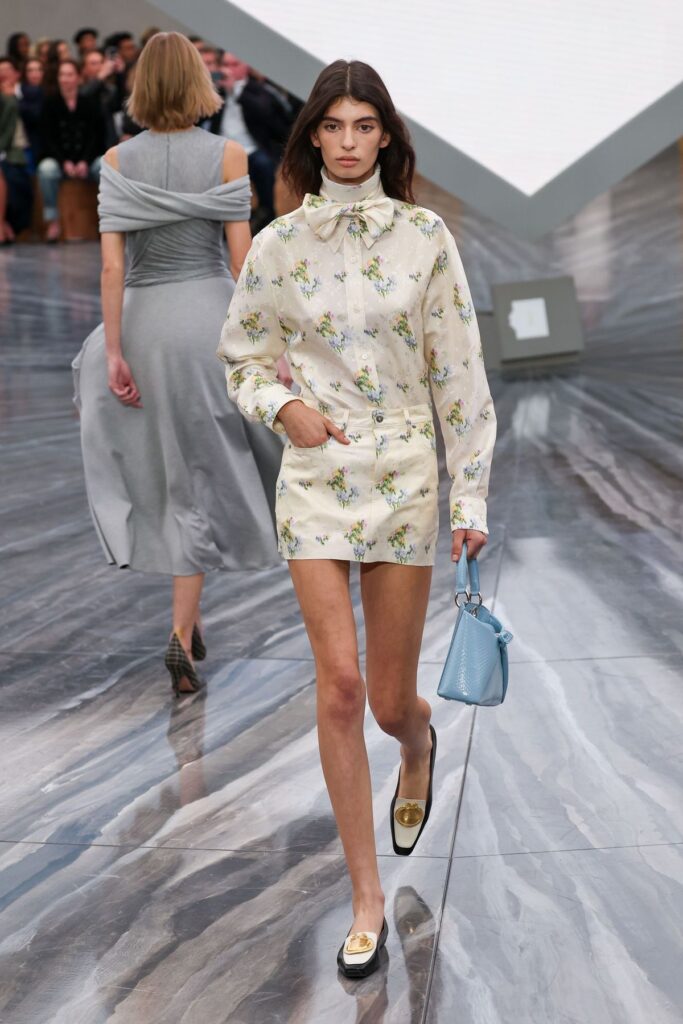 Los zapatos bicolor definen la primavera verano 2026