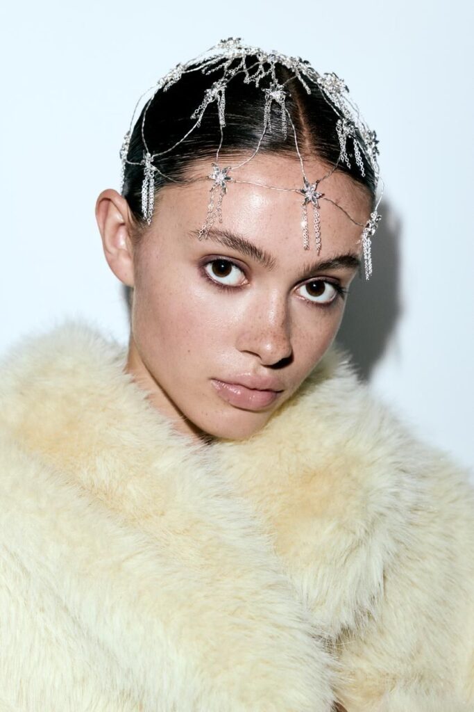 Joyas en la cabeza, tendencia clave verano 2026