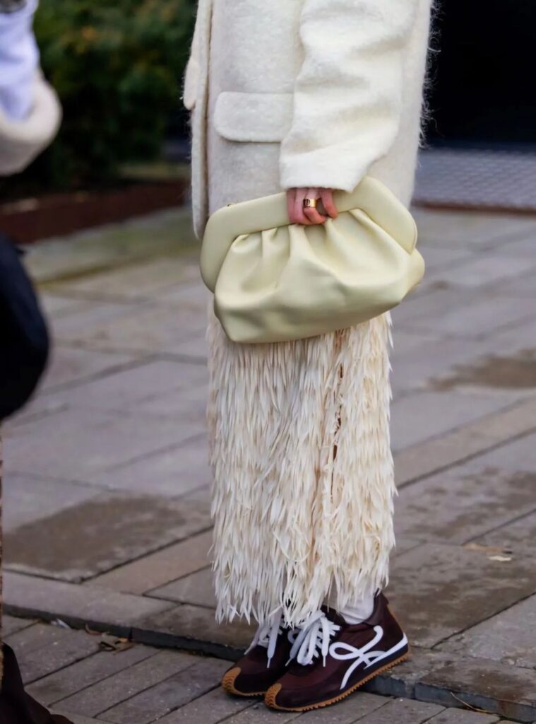 Plumas protagonizan la moda primavera verano