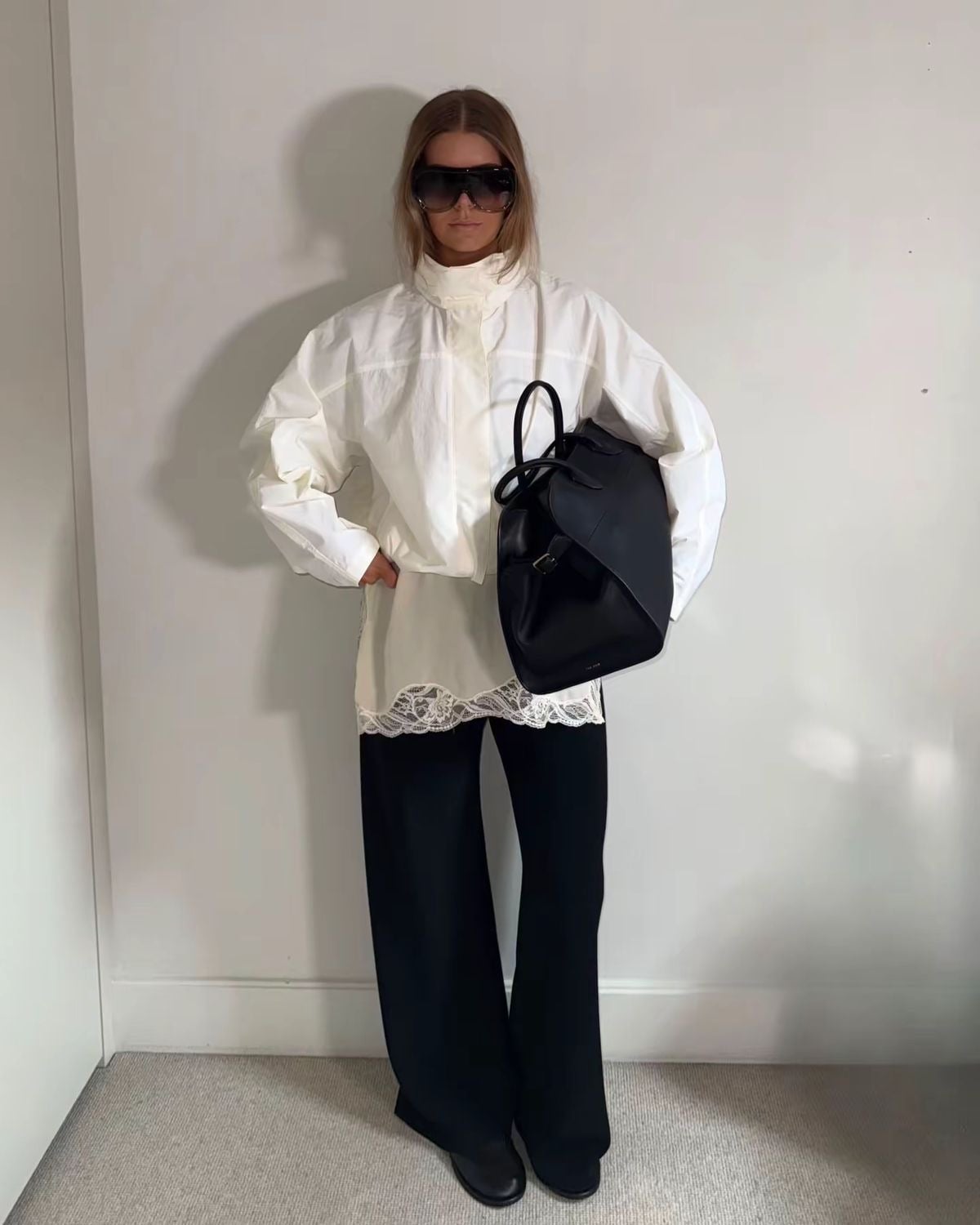 La chamarra blanca que se lleva esta primavera/verano