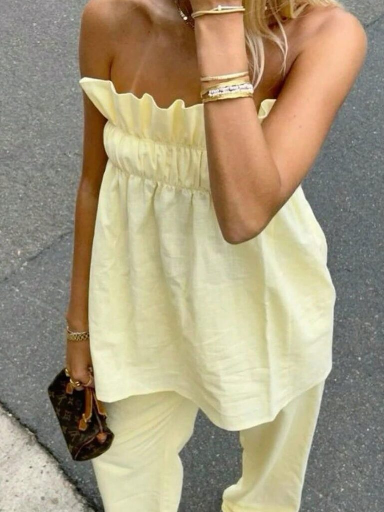 Top strapless con olanes: la pieza effortless primavera-verano 2026