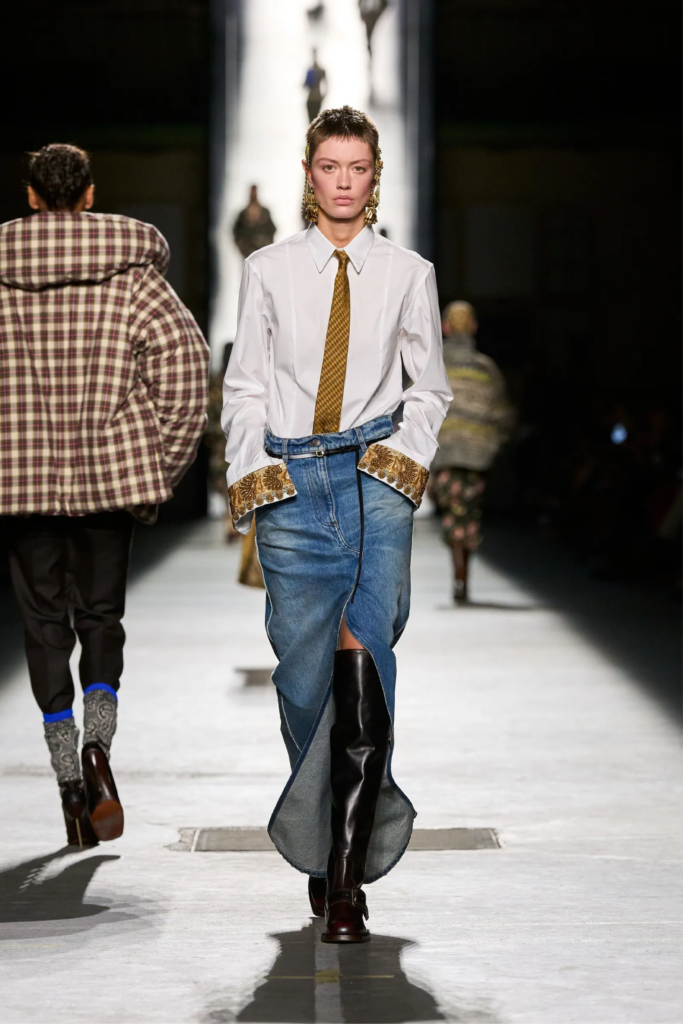 Faldas largas de mezclilla, tendencia primavera verano 2026