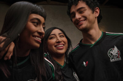 personas vistiendo jersey de mexico de Someone somewhere y adidas