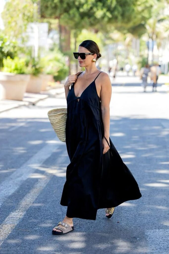 Vestido largo y sandalias: así se llevan este verano