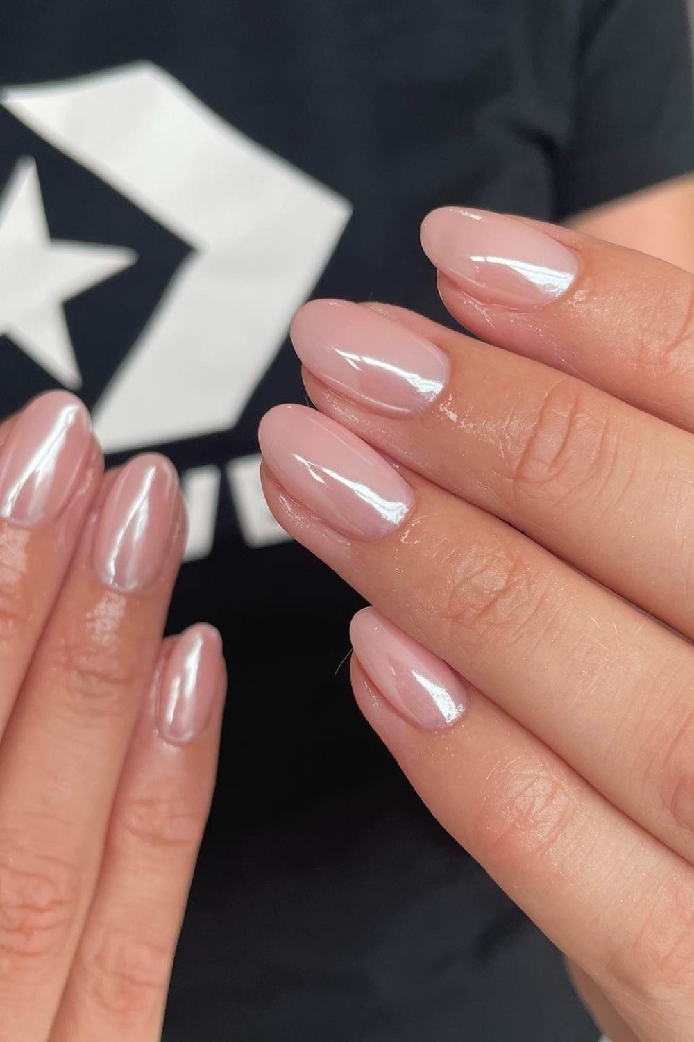Glazed nails: el efecto de uñas que sigue siendo tendencia esta temporada