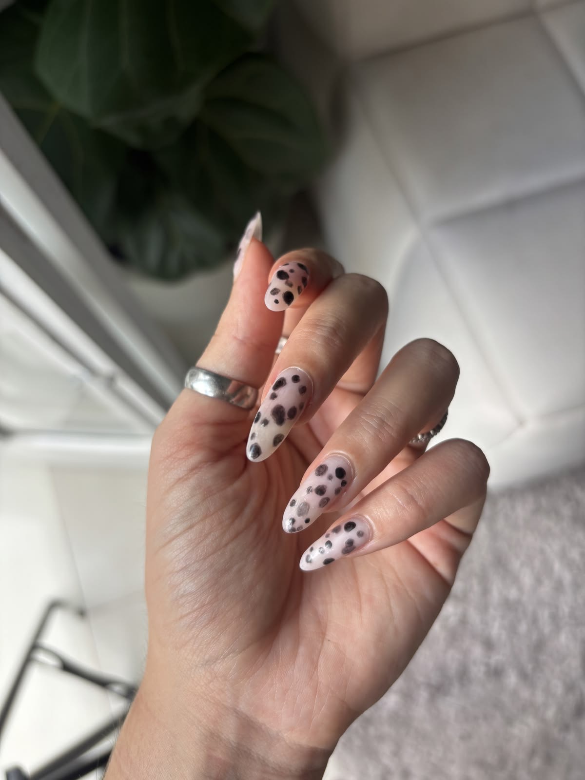 Uñas dálmatas: La manicura en tendencia esta primavera-verano