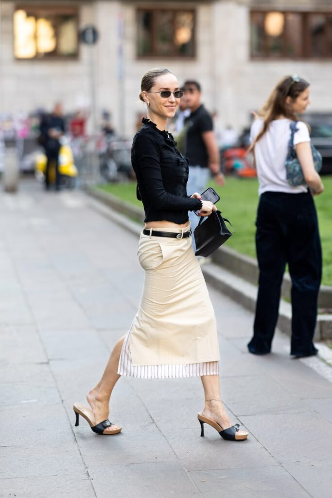 Las faldas de talle bajo imprescindibles en tu closet 