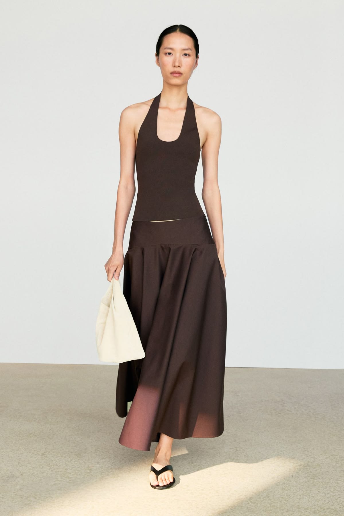 El vestido marrón chocolate será la obsesión del verano