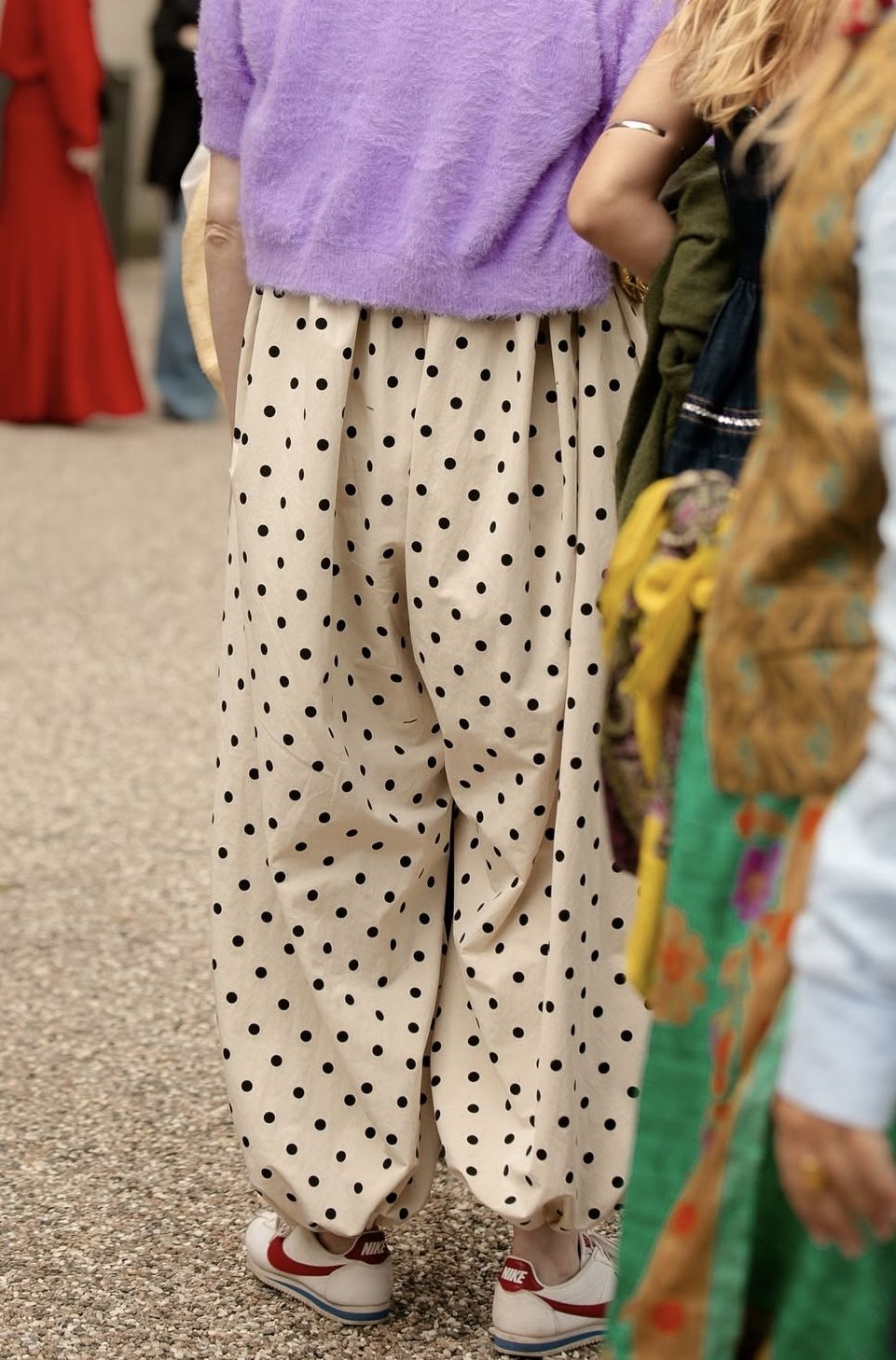 Los pantalones bombachos de lunares del verano 2026