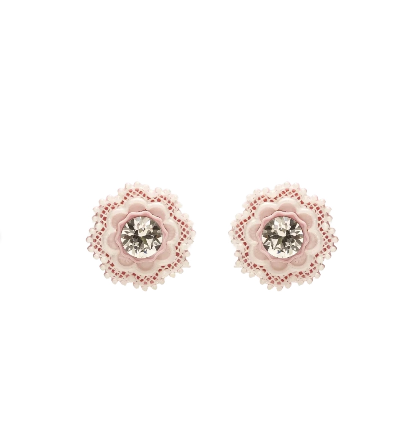 Los aretes que son un must llevar este verano