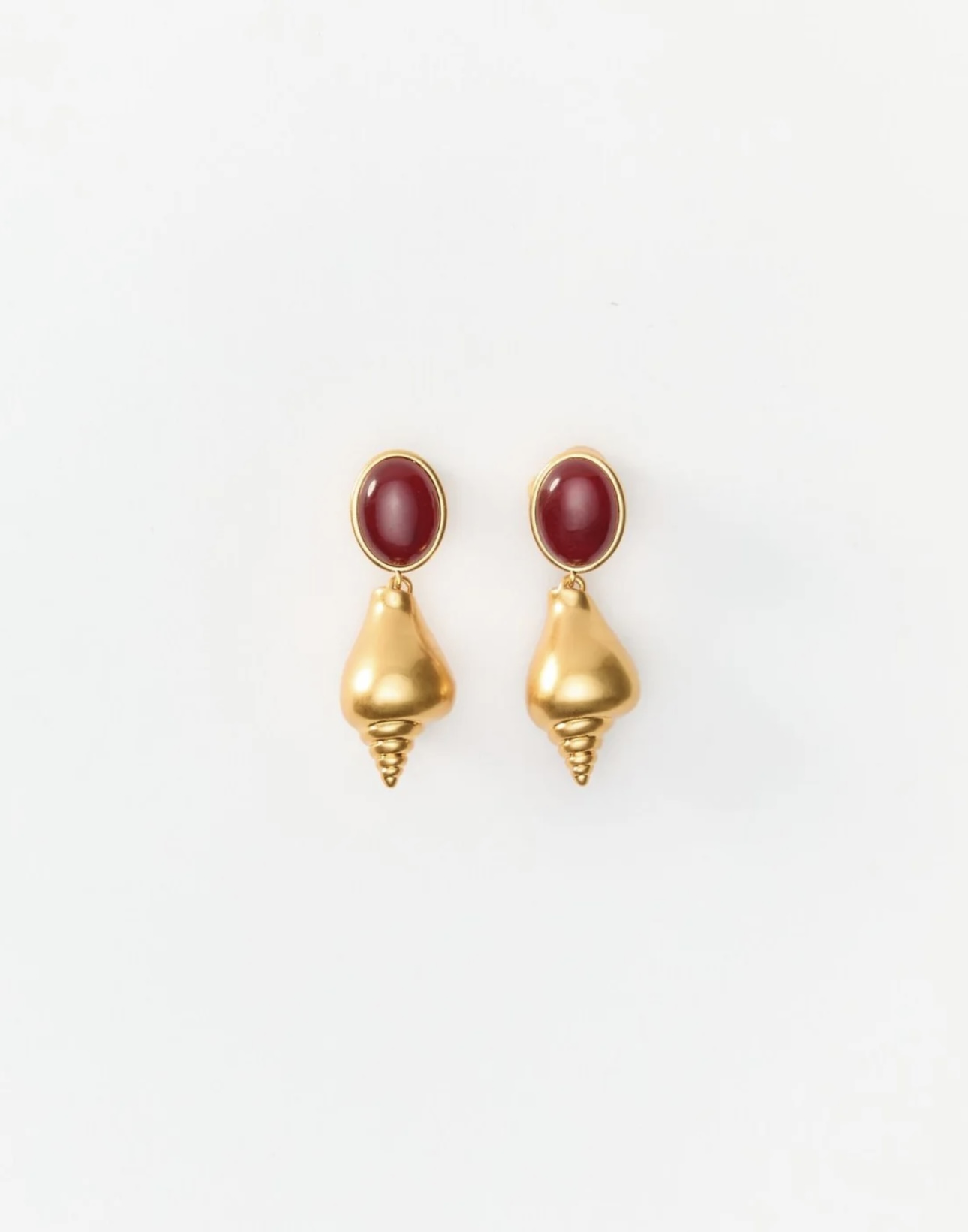 Los aretes que son un must llevar este verano