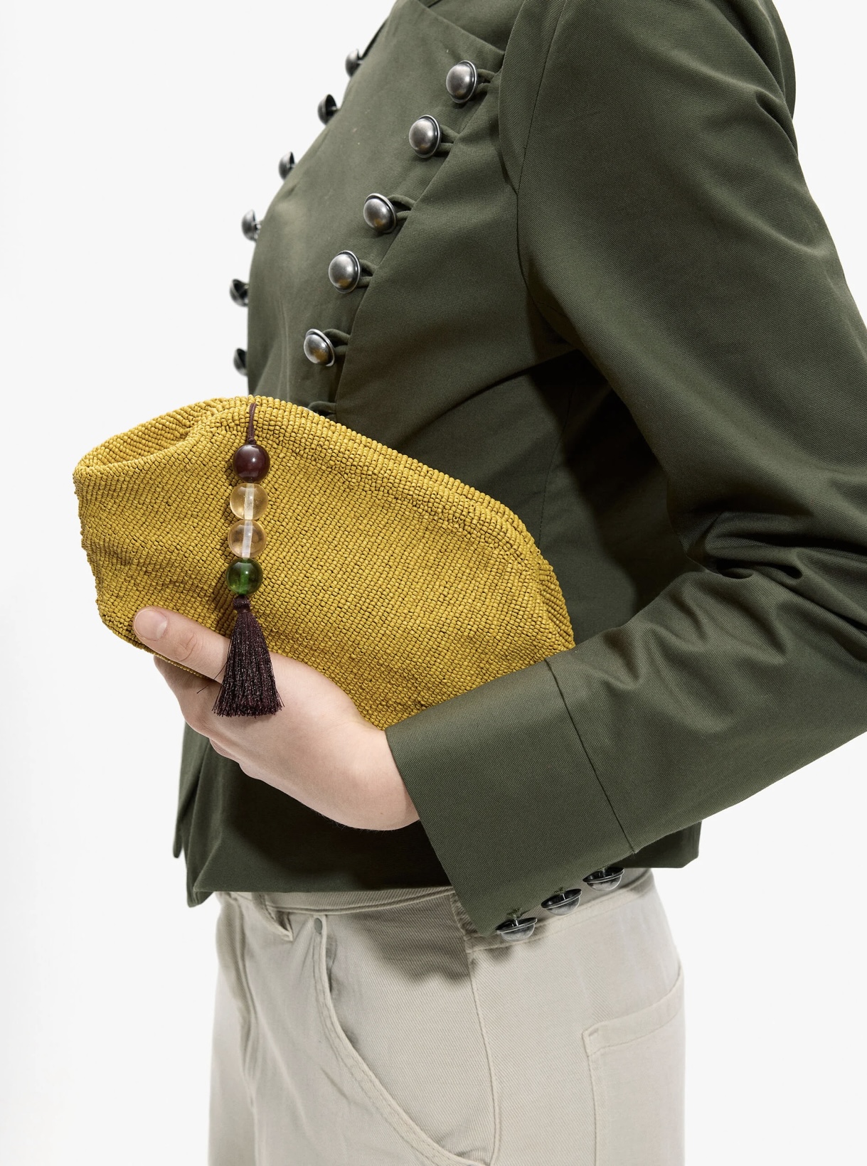 Los mejores bolsos clutch y cómo llevarlos esta temporada