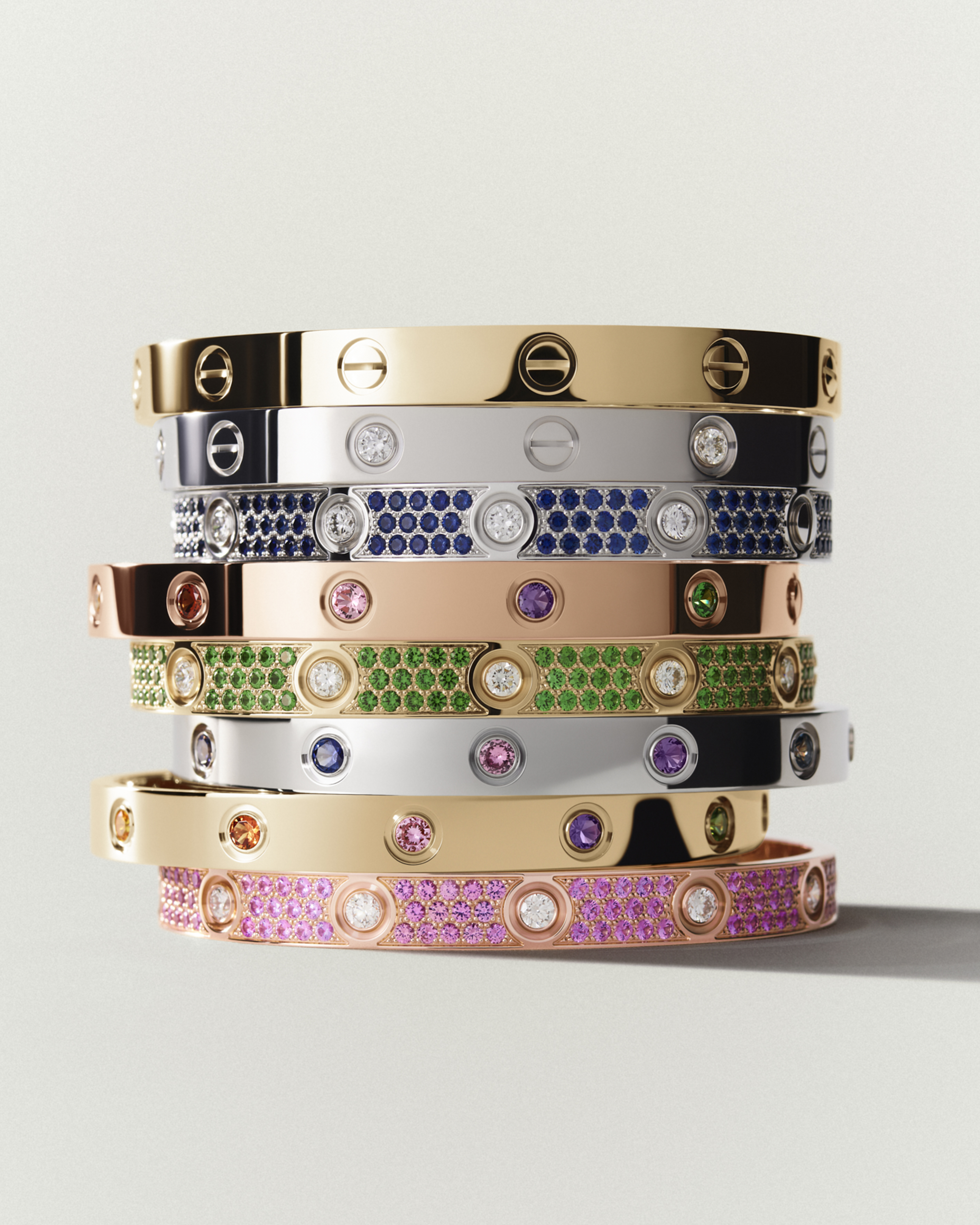 Los brazaletes Love de Cartier se llenan de color