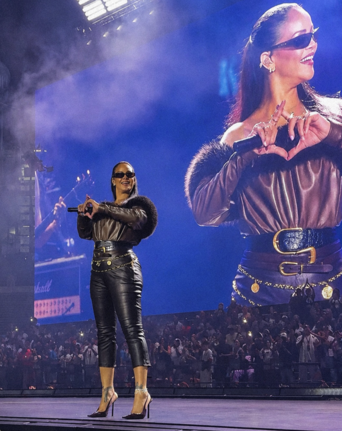 Así lleva Rihanna la tendencia de los múltiples cinturones en un solo look
