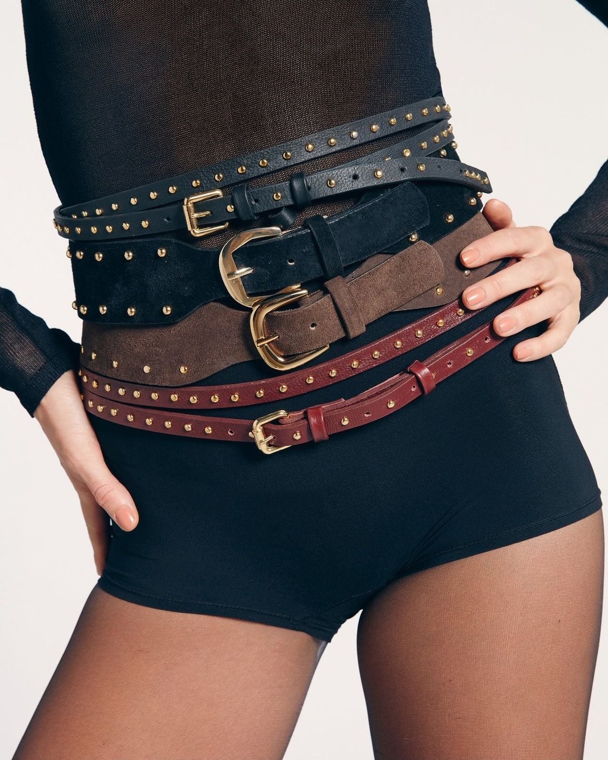 Así lleva Rihanna la tendencia de los múltiples cinturones en un solo look
