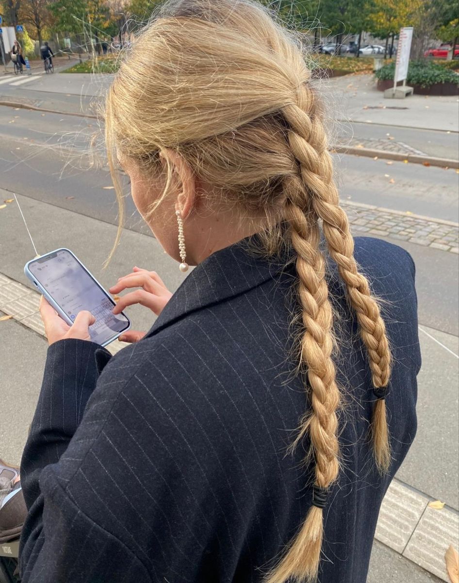 Dos trenzas de cuerda rubias
