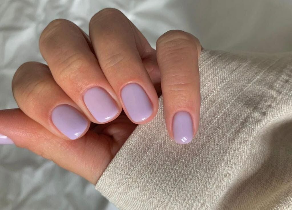 Milky Lavender: la manicura cremosa que define el otoño 2026