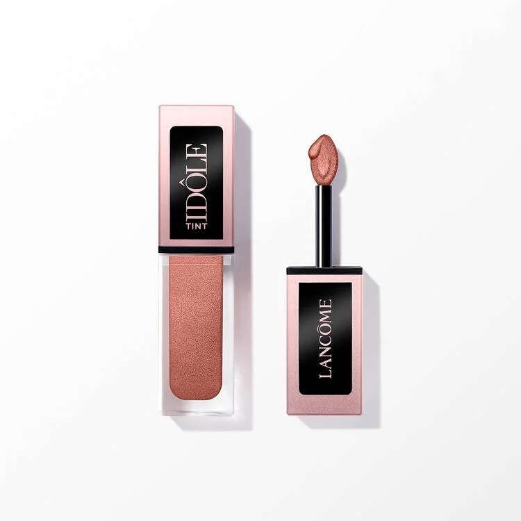 Sombra de ojos líquida en tono bronce metalizado "Idôle Tint" de Lancôme con su aplicador incorporado
