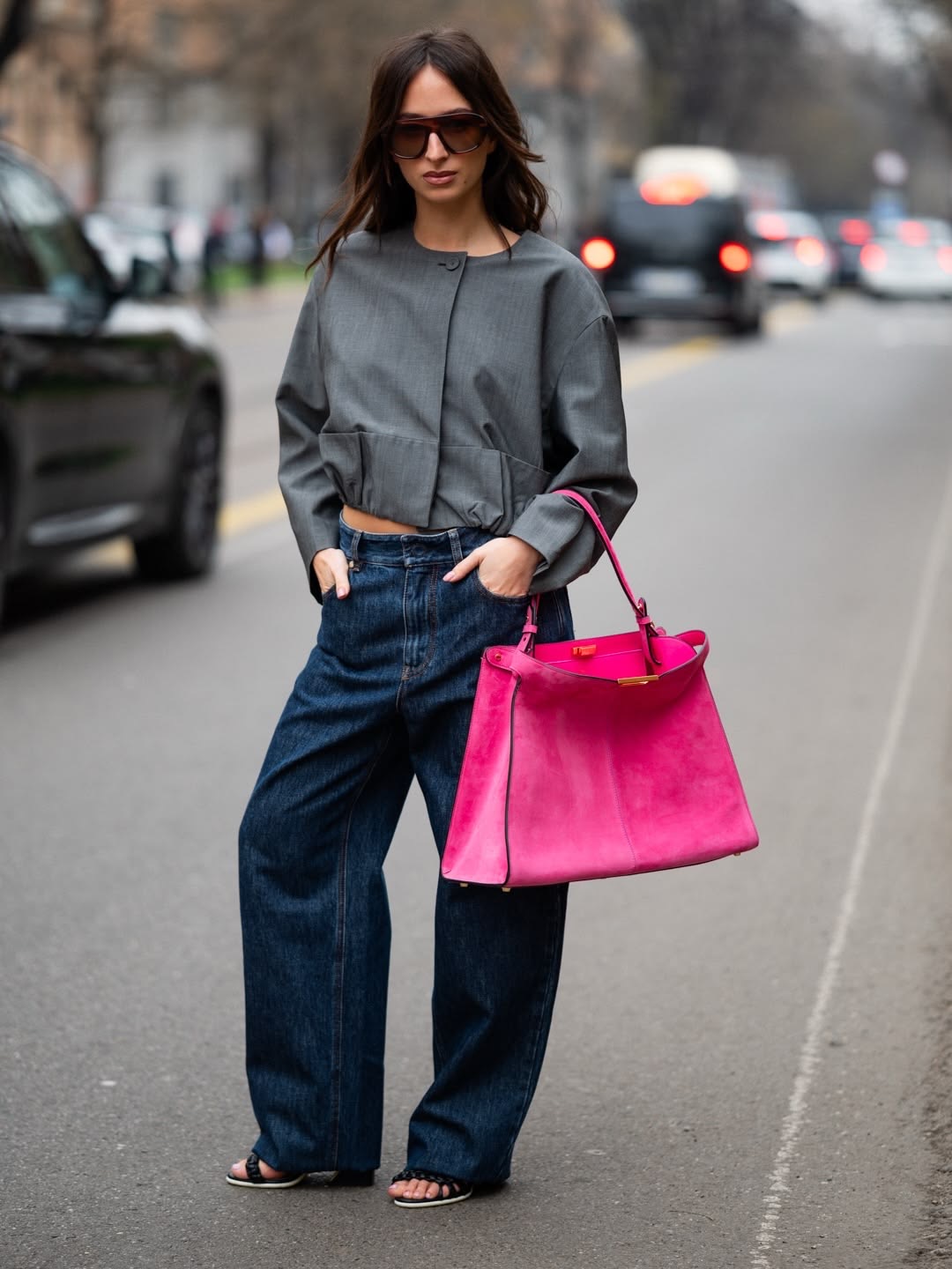 Mujer con bolso Birkin rosa