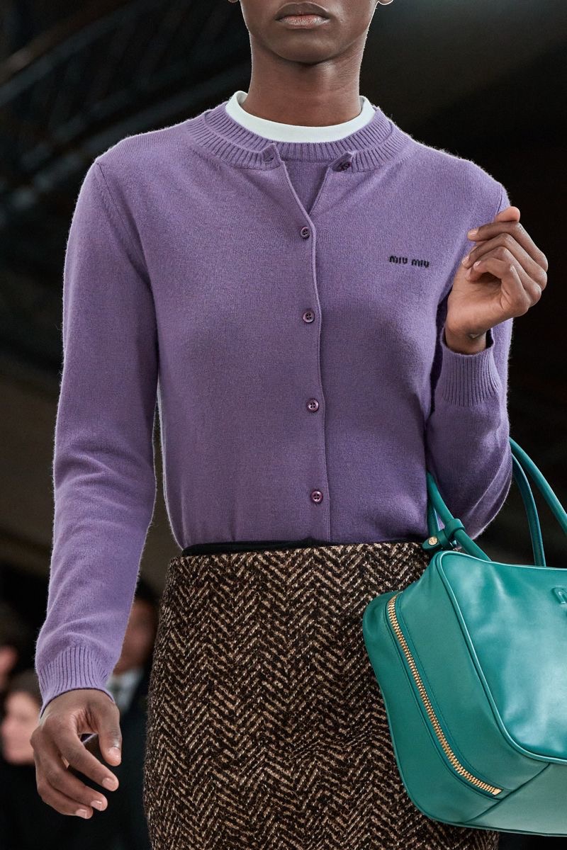 Suéter morado miu miu 