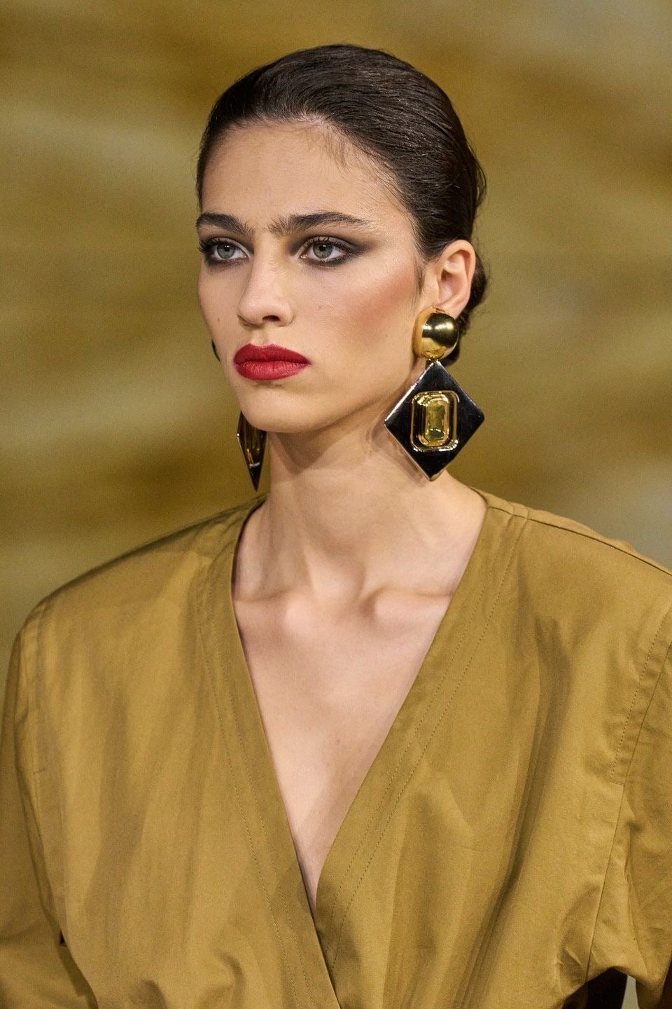 Paris Fashion Week Mujer con labios rojos