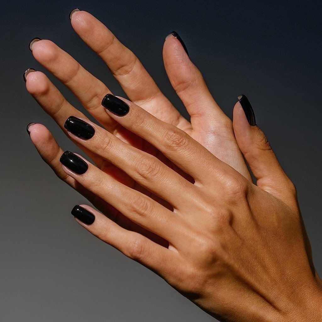 Uñas en color negro 