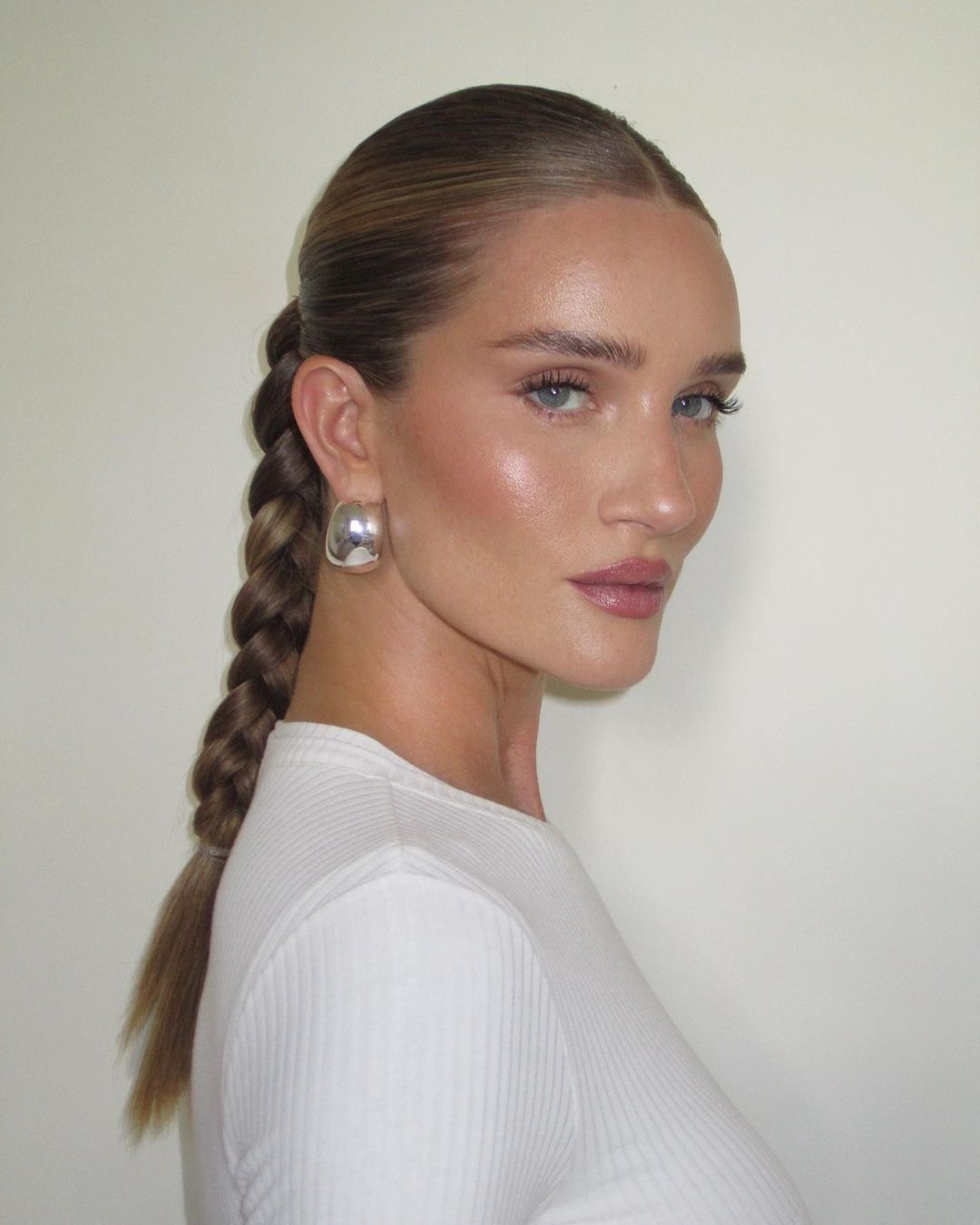 Mujer peinada de trenza