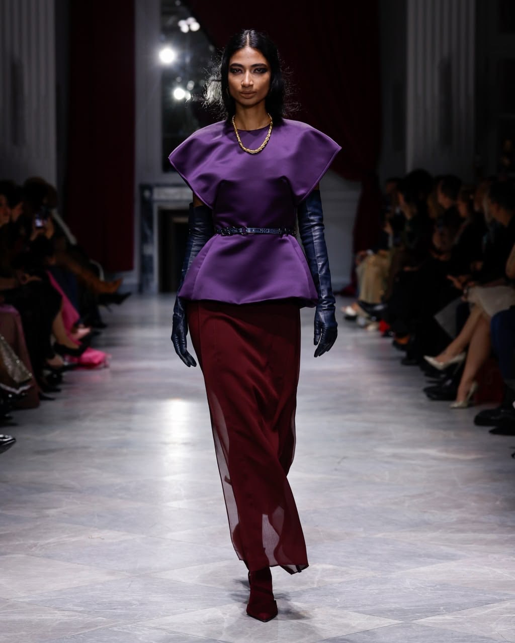 Como combinar morado