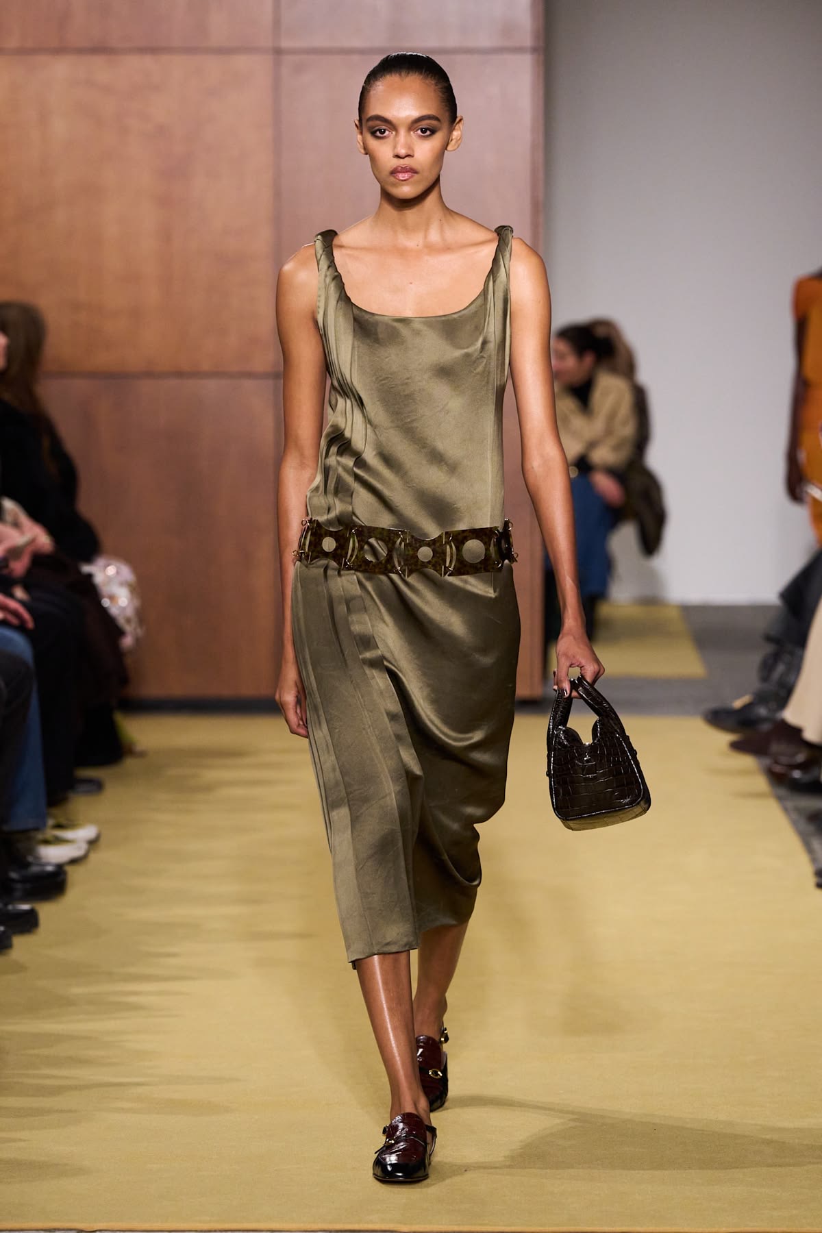Vestidos de seda verde olivo