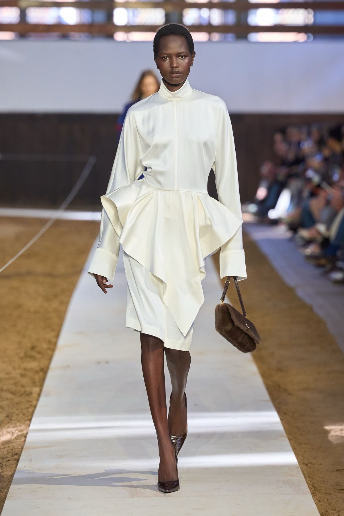 Vestido blanco con olanes