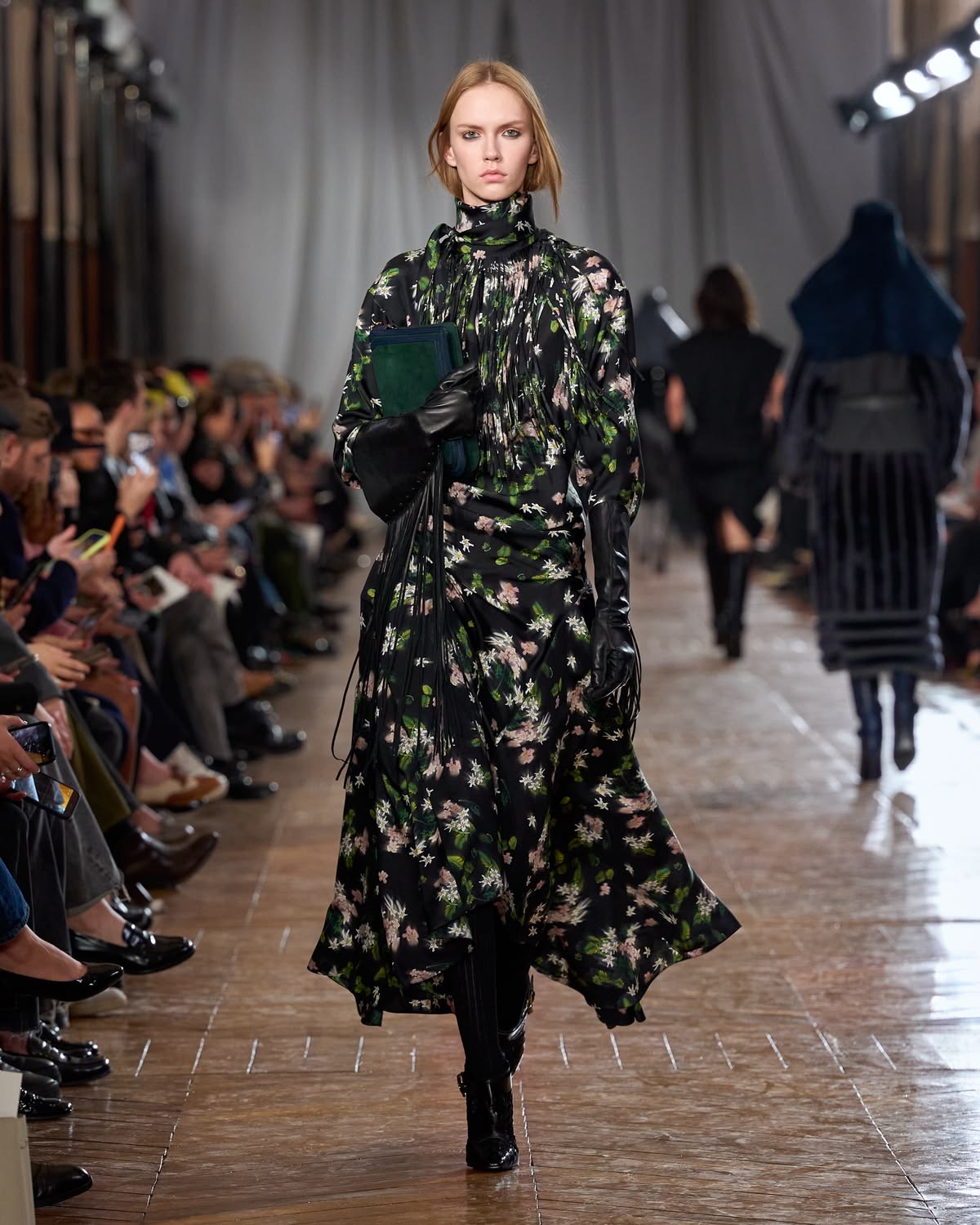 Vestido negro de flores