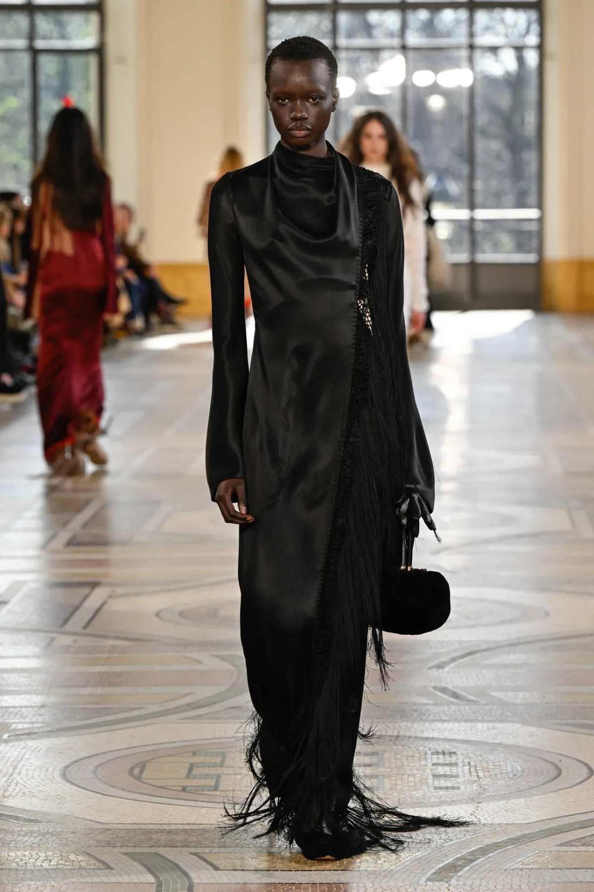 Vestido de flecos negro