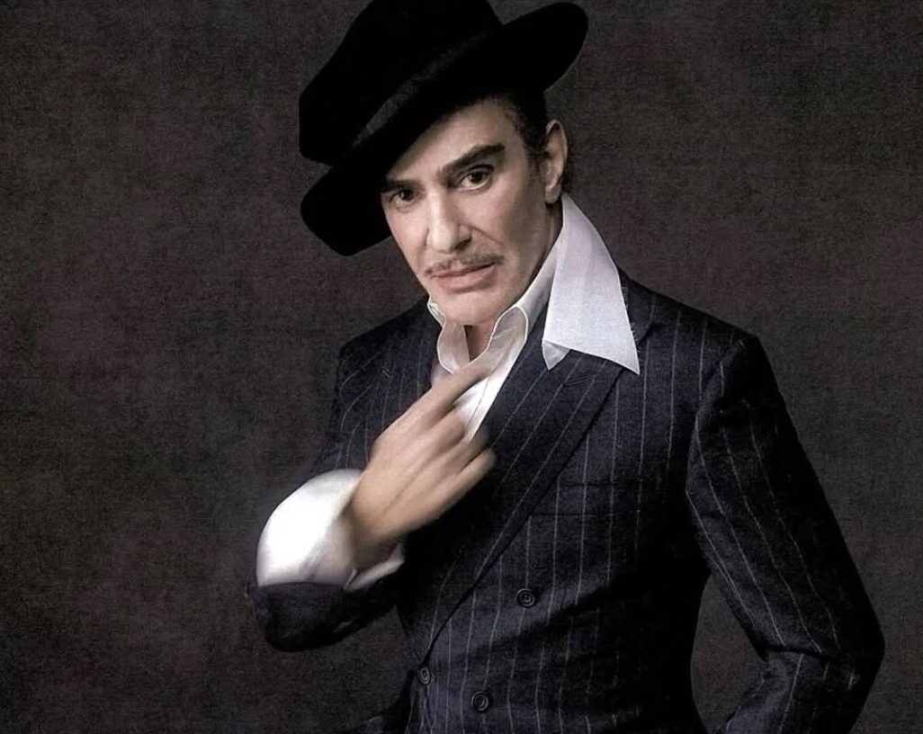 Retrato del diseñador John Galliano.
