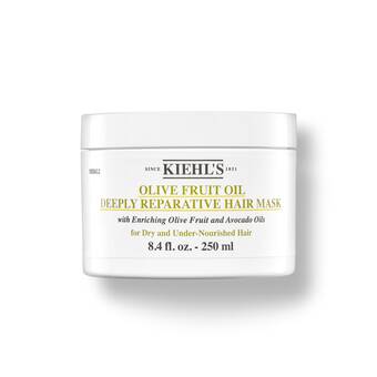 Tarro blanco de mascarilla capilar "Olive Fruit Oil Deeply Reparative Hair Mask" de Kiehl's con detalles en negro y dorado