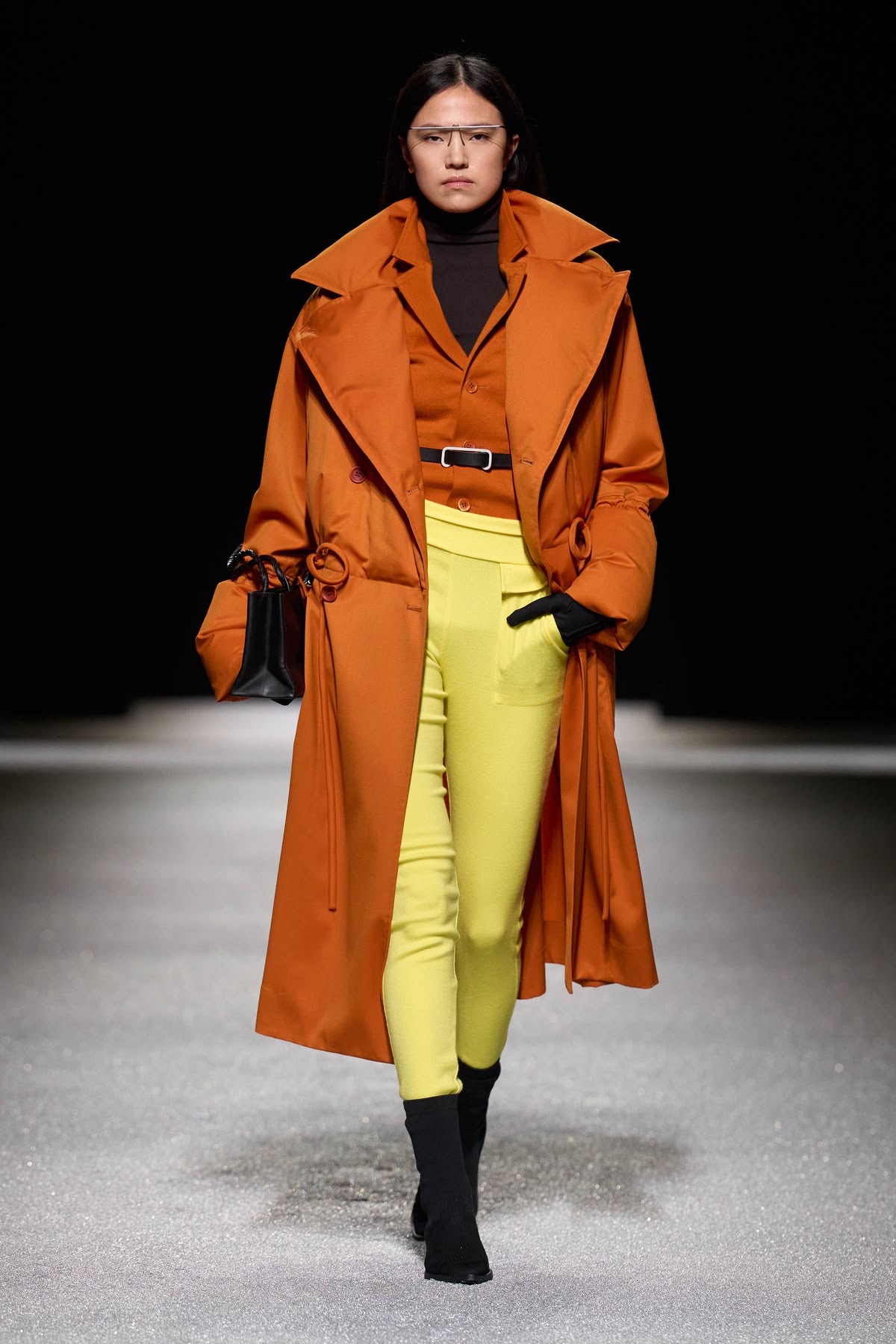 Abrigo color naranja