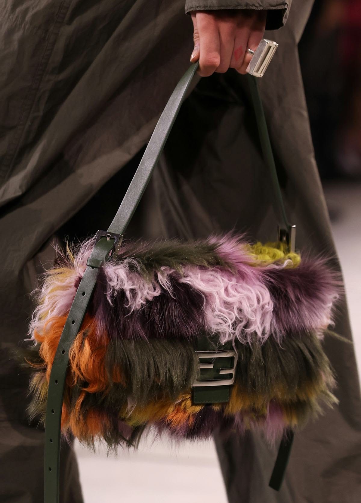 Bolso fendi de peluche