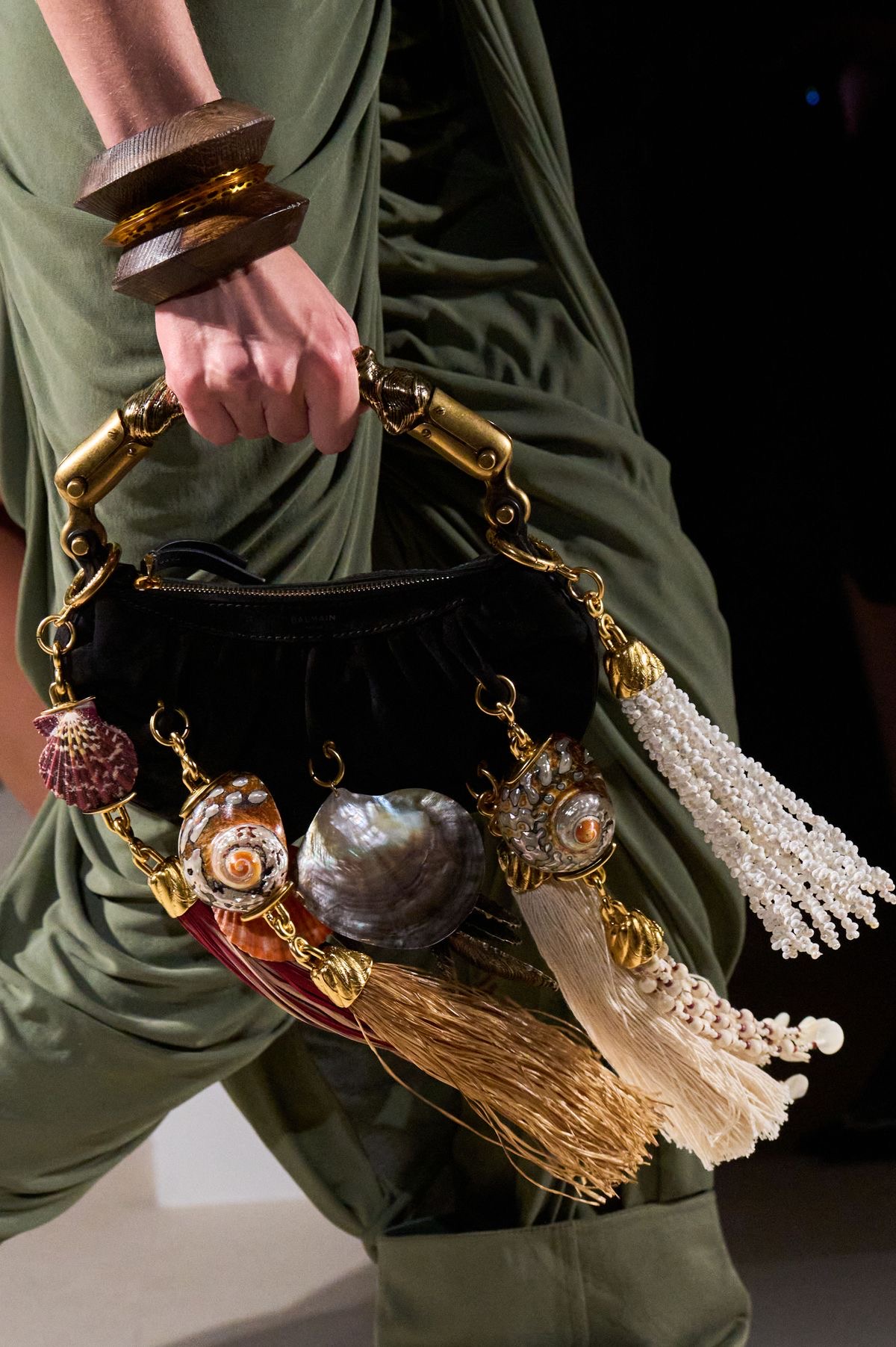 Bolso con conchas de mar