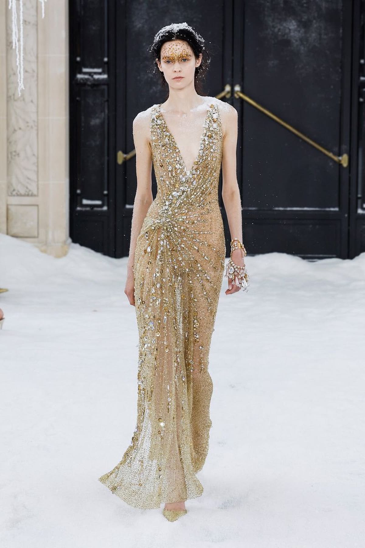Vestido dorado pedrería