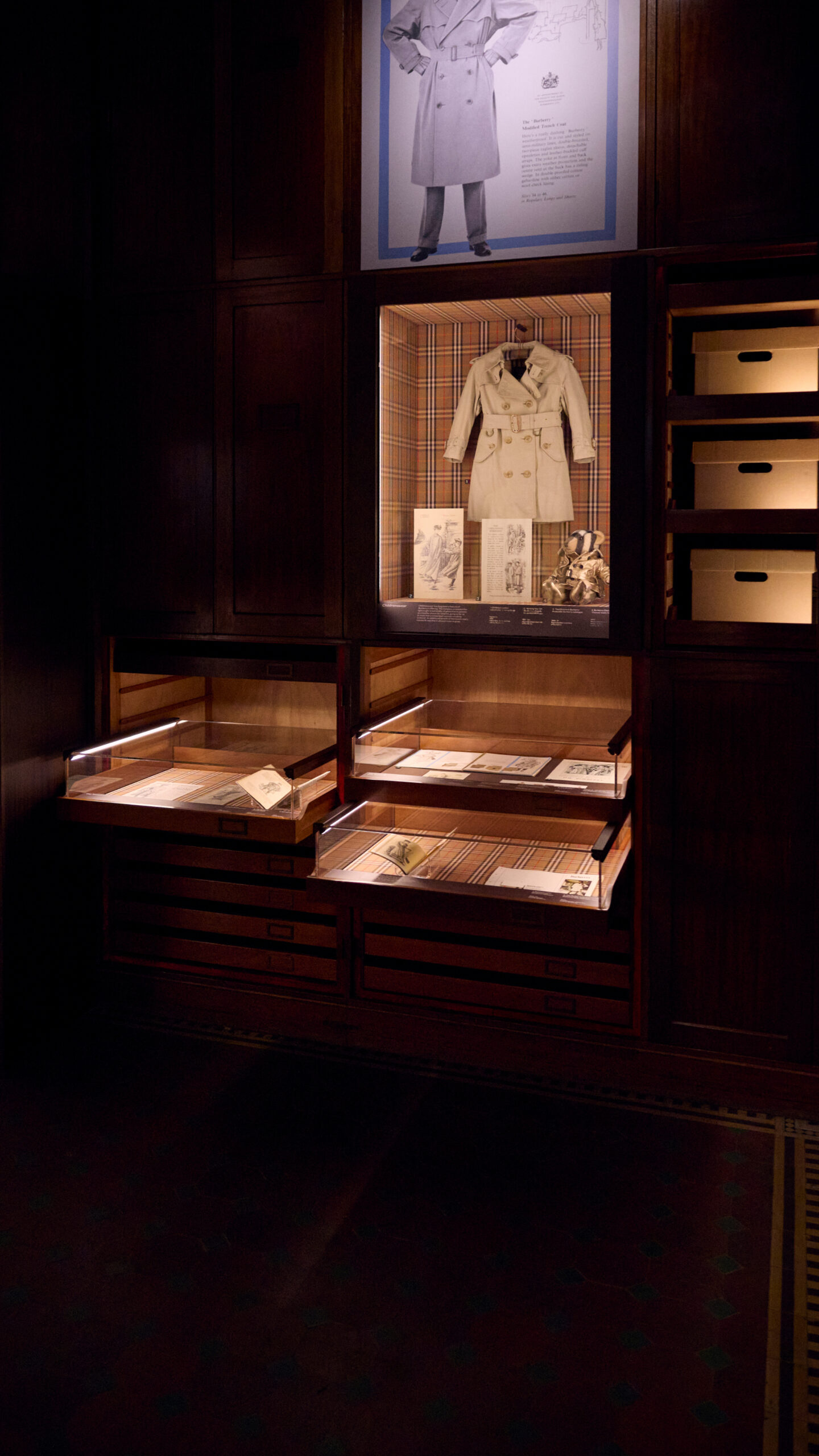 Exposición Burberry trench