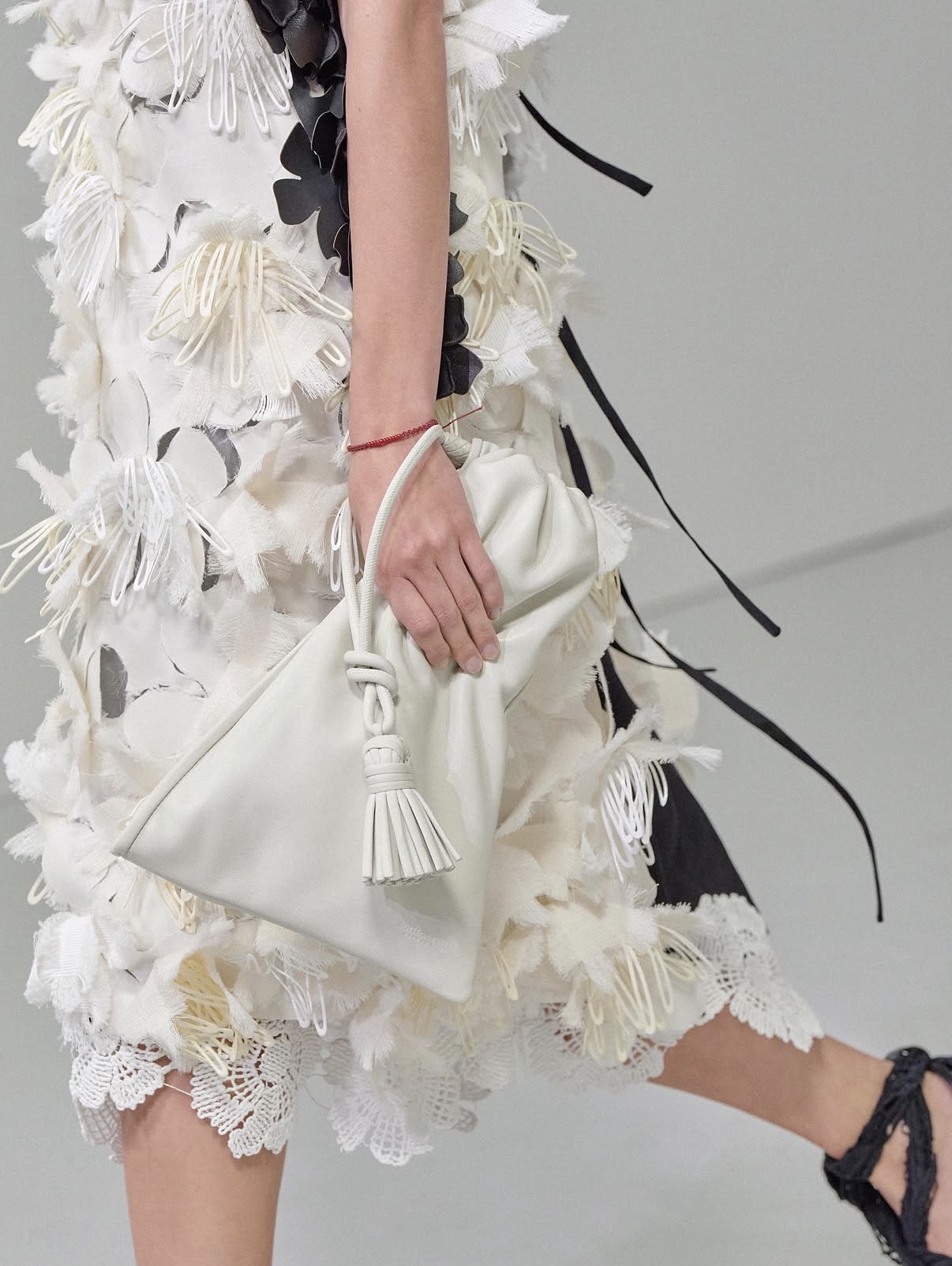 Pouch bag blanco de piel PARIS FASHION WEEK