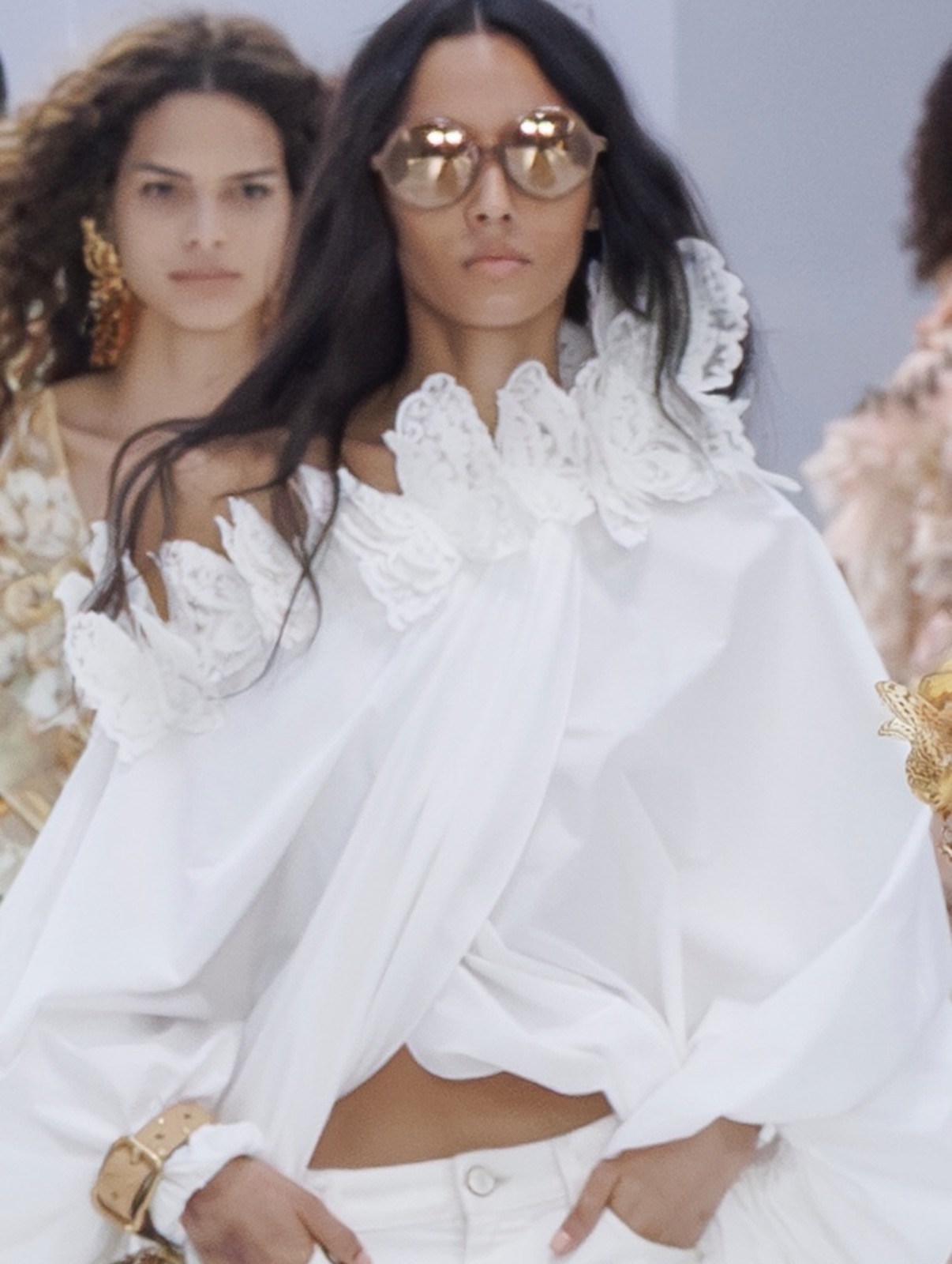Mujer con lentes redondos grandes PARIS FASHION WEEK